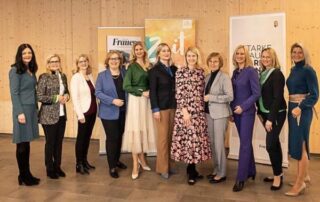 Ingeborg Rauchberger am Podium von „Frauen und Geld – zwei, die zusammengehören“